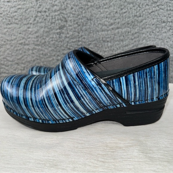 Dansko Shoes XP Pro Womens EU 36 US 6 Blue Striped Patent Leather Clogs - Picture 1 of 9